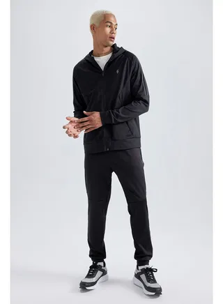 Man Knitted Slim Fit Jogger 