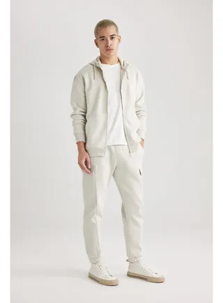 Man Regular Fit Knitted Trousers 