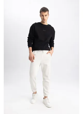 Man Regular Fit Knitted Trousers 