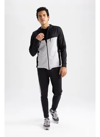 Man Slim Fit Knitted Jogger 