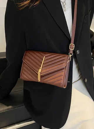 Fashionable Fringe Crossbody Envelope Bag with Multi-functional Design 