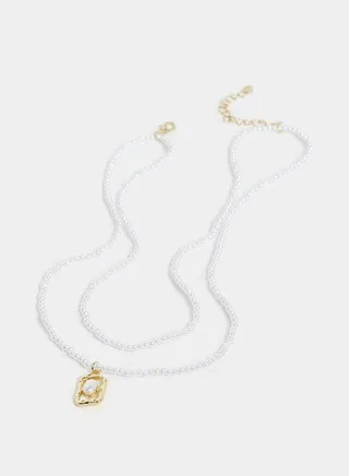 Twisted Faux Pearl Necklace