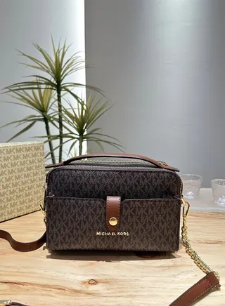 Michael Kors camera bag/shoulder bag in a classic long-sighted design 