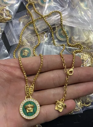 Versace Men's and Women's Cubic Zirconia Green Fritillaria Decoration Classic Medusa Pendant with Gold Necklace 