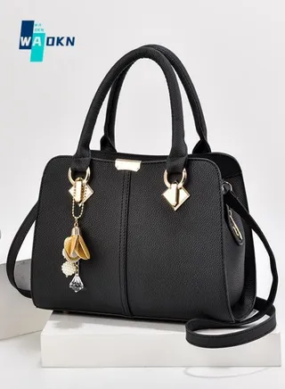 Women's Luxury Trendy Shoulder Bag, Fashionable Large Capacity Handbag Tote Bag for Ladies, Multi-pocket Crossbody Bag with Charms, Carrying Bag 