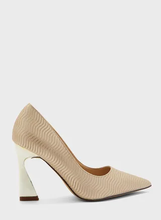 Curved Heel Pointed Pump