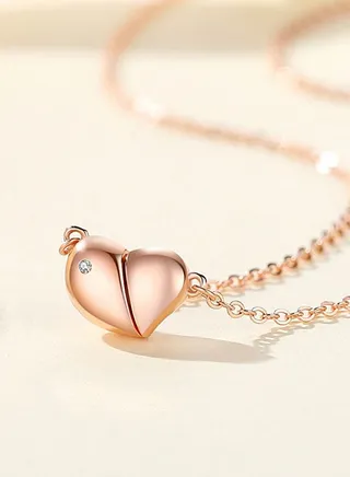 Original Fashion Design Necklace Suitable for Women's Daily Wear Rotate to turn the heart into acacia bean shape 