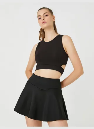 Sport Bra Cut Out Detail