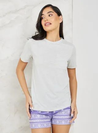 Solid Pocket Detail T-Shirt & Border Print Shorts 