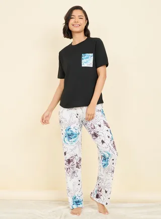 Sketch Floral Print Pocket Detail T-shirt and Pyjama Set 