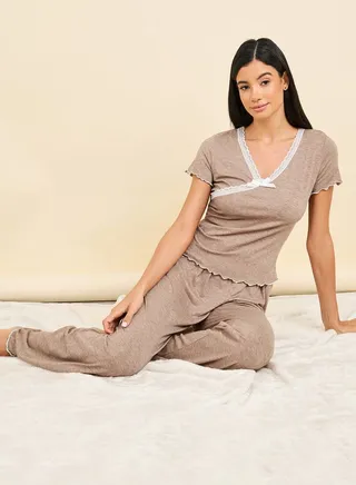 Contrast Lace Trim Detail Lettuce Hem T-shirt and Pyjama Set 