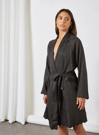 Jane Scalloped Trim Robe Black 
