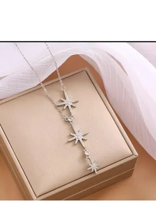 Shimmering Silver Star Pendant Necklace with Crystals – Elegant Jewelry for Women, Perfect for Gifting and Special Occasions, High-Quality Craftsmanship 