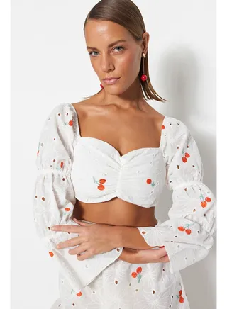 White Fruit Patterned Crop Woven Embroidery Blouse TBESS23BZ00068 