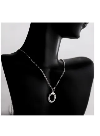 A unique silver women's chain with a letter pendant design O 