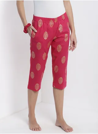 Casual Comfortable Relaxed Fit Three-Quarter Pyjamas With A Matching Scrunchie Pink 