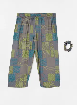Casual Comfortable Relaxed Fit Three-Quarter Pyjamas With A Matching Scrunchie Multicolour 