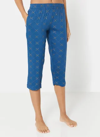Casual Comfortable Relaxed Fit Three-Quarter Pyjamas With A Matching Scrunchie Navy 
