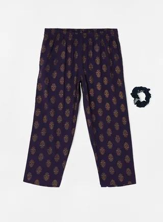 Casual Comfortable Relaxed Fit Three-Quarter Pyjamas With A Matching Scrunchie Blue 