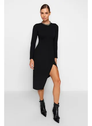 Black Crew Neck Slit Detailed Fitted Midi Knitted Dress TWOAW24EL00168. 