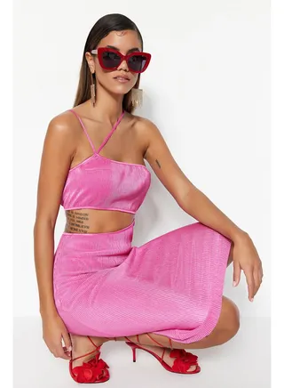 Pink Knitted Window/Cut Out Detailed Textured Elegant Evening Dress TPRSS23EL00152 