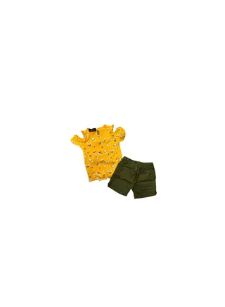 Girls' outing set consisting of a yellow T-shirt with flowers and olive shorts 