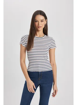 Woman Fitted Crew Neck Knitted Short Sleeve T-Shirt 