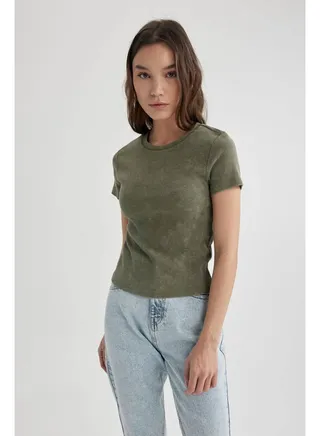 Woman Fitted Crew Neck Knitted Short Sleeve T-Shirt 