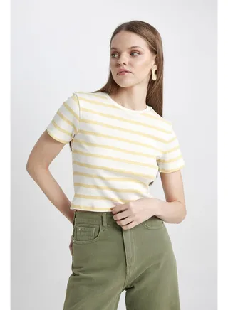 Woman Fitted Knitted Short Sleeve T-Shirt 