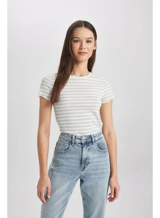 Woman Fitted Crew Neck Knitted Short Sleeve T-Shirt 