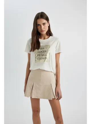 Woman Regular Fit Crew Neck Knitted Short Sleeve T-Shirt 
