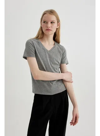 Woman Slim Fit V Neck Knitted Short Sleeve T-Shirt 