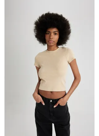 Woman Fitted Crew Neck Knitted Short Sleeve T-Shirt 