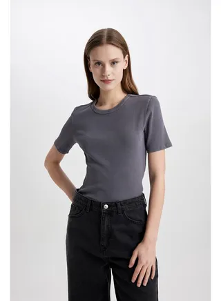 Woman Slim Fit Crew Neck Knitted Short Sleeve T-Shirt 