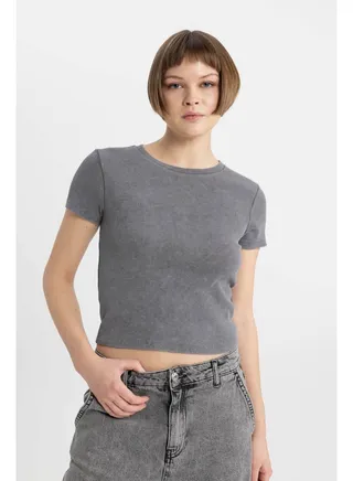 Woman Fitted Crew Neck Knitted Short Sleeve T-Shirt 