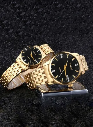 HALEI 2-Piece Luxury Couple Watches Gold Tone Stainless Steel Quartz Calendar Wristwatch Rhinestone His and Her Watch Set 