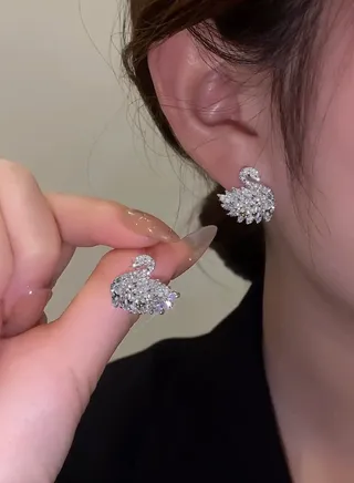Exquisite White Swan Earrings: Elegance and Sophistication in Every Detail ,925 silver needle. 