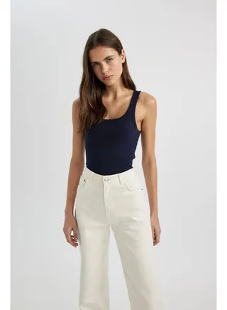 Woman Slim Fit Round Collar Knitted Top 