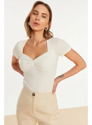 Ecru Fitted Sweetheart Neckline Ribbed Stretchy Knitted Blouse TWOSS22BZ1221 