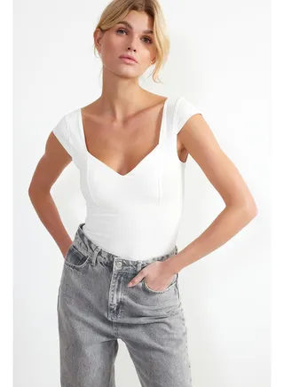 Ecru Sweetheart Neckline Fitted Cotton Stretchy Knitted Blouse TWOSS24BZ00113 