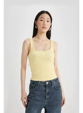 Woman Slim Fit Square Neck Knitted Top 