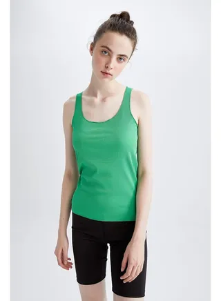 Woman Slim Fit Crew Neck Knitted Top 