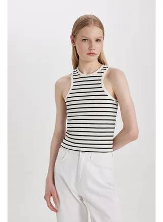 Woman Slim Fit Halter Collar Sleeveless Knitted Top 