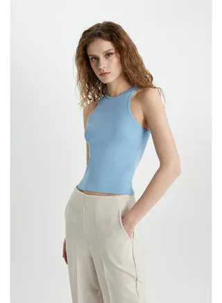 Woman Fitted Halter Collar Sleeveless Tricot Top 