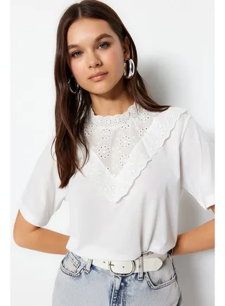 White Embroidered High Collar Basic Pattern Cotton Knitted Blouse TWOSS23BZ00879 