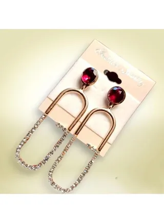 Women's Earring For with a Distinctive Design for a More Elegant and Attractive Appearance 
