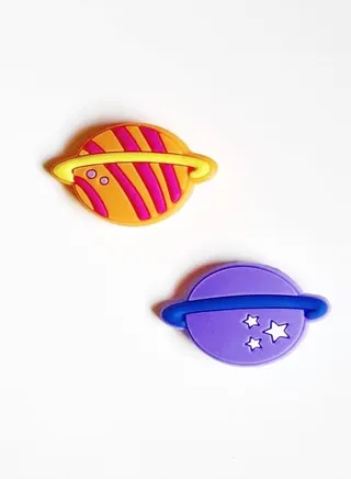 2 Pieces Brooch With Planets Design 