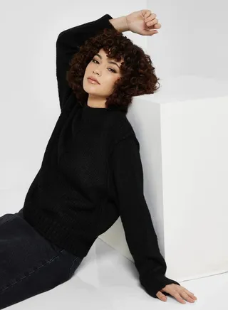 Round Neck Knitted Cardigan 