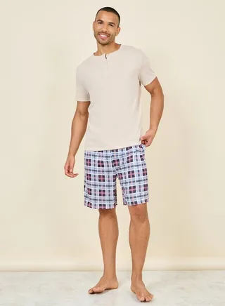 Solid Henley Neck T-shirt and Checkered Short Set 