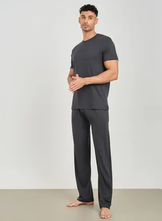 Solid Round Neck T-Shirt & Pyjama Set 